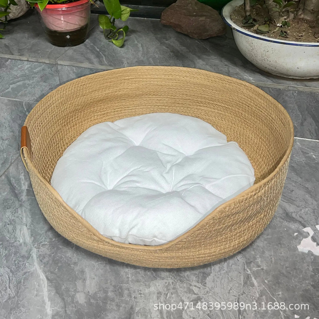 Handwoven Cat Bed with Cooling Features for Pets
